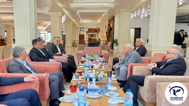 نشست مدیرعامل گروه هتل‌های هما با رئیس جامعه هتلداران حرفه‌ای فارس